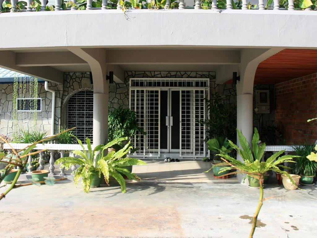 Morning Glory Guest House Kuching Exterior photo
